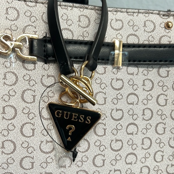 Guess | Classic Bag w/Iconic Logo Bag Charm, Matching Wallet & Dust Bag - Picture 9 of 16